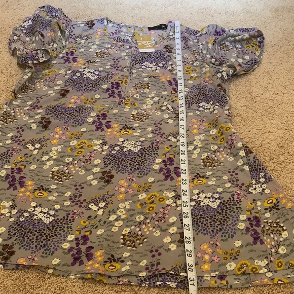 NWT! Suzanne Betro XL floral flutter sleeve top - Picture 6 of 9